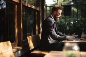 社会人彼氏が仕事を頑張るためのご褒美プレゼントはクリスマスに何がいい？