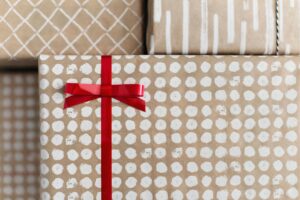 社会人彼氏に贈る高級クリスマスプレゼントとしての名刺入れ人気は？