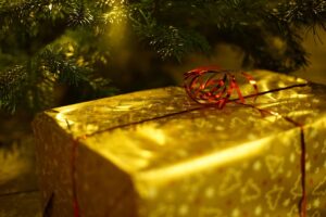 ビジネスマン彼氏へのクリスマス高級ギフトとしてネクタイを贈った時の本音の反応は？